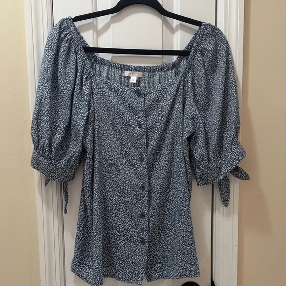 LC Lauren Conrad Free Flowing Ditsy Blue and White  Blouse with Puff Sleeves - Picture 8 of 9